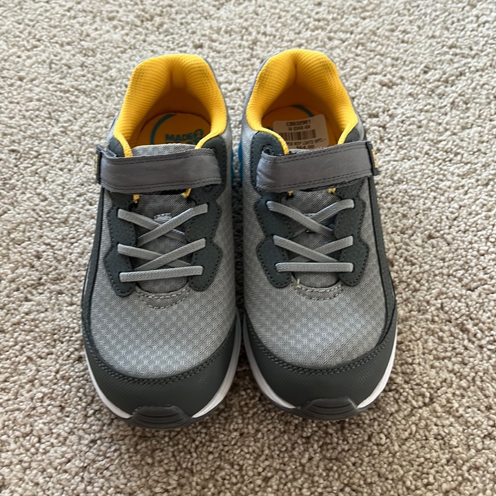 NWT Stride rite, light up boys size 3 tennis shoes